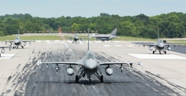 Не чарівні винищувачі: навіщо у ЗМІ поспішили повідомити про F-16 в Україні