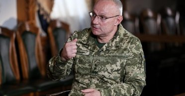 Оборонні замовлення і "кадровий почерк Зеленського". Що стало причиною заміни Хомчака на Залужного