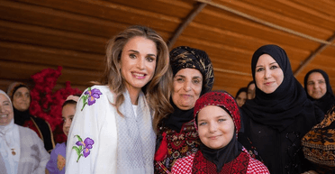 Королева Ранія зʼявилася у вишитій сукні (фото)