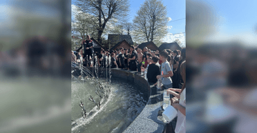 Муніципальний інспектор розганяв дітей біля фонтану за допомогою пістолета: що вирішив суд