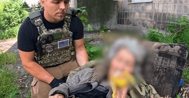 Десять дней пролежала без еды под обстрелами: из Покровска спасли женщину на грани смерти