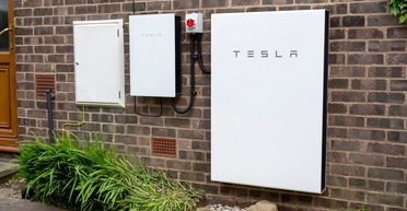 Энергетическая гонка в разгаре: почему в США массово раскупают аккумуляторы