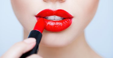 Как выбрать идеальную красную помаду: советы стилиста