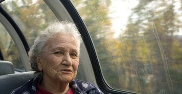 Українські пенсіонери можуть отримати пенсію за пів року наперед: кого це стосується