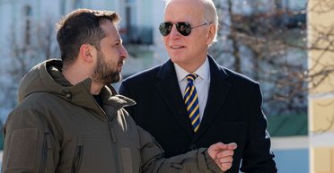 Поймут, что означает война: Зеленский пригласил Байдена и Трампа в Украину (видео)