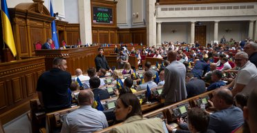 Імітація відставок в уряді: більшість міністрів залишаються в команді президента