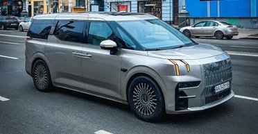 В Киеве заметили дорогой семейный электрокар от Geely и Volvo с запасом хода 800 км (фото)