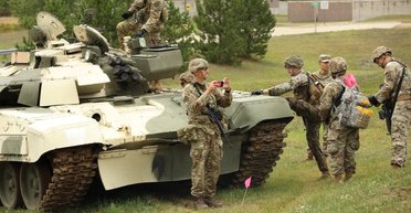 Американські військові використовують рідкісний український танк Т-72АГ (фото)
