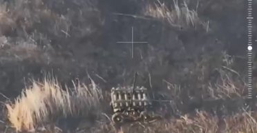 Окупанти встановили на наземний дрон систему залпового вогню: відео бойового застосування