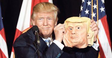 С ним не соскучишься. Почему обстановка в Белом доме все больше напоминает сумасшедший дом