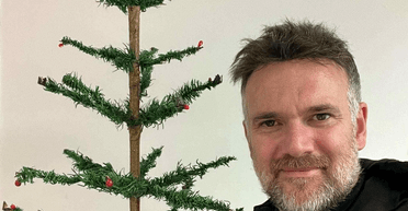 Без пафосу та надмірностей: 103-річну різдвяну ялинку продали за 160 тисяч гривень