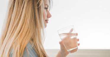 У питній воді знайдено небезпечні частинки: пов'язані з ризиком для новонароджених