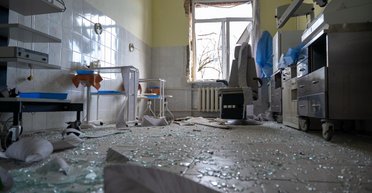 В Киеве во время атаки РФ поврежден Институт отоларингологии: есть раненые, — Минздрав (фото)