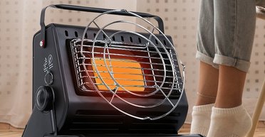 Как отапливать дом в Украине без горячей воды и света: какие источники тепла помогут (фото)