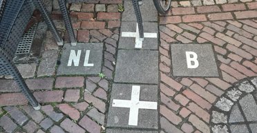 Ділить домівки навпіл: де розташований найнезвичайніший кордон між країнами у світі (фото)