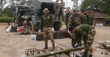 Бои на границе с Камбоджей: в Таиланде эвакуируют десятки тысяч мирных жителей (фото)