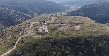 Археологи нашли 2000-летний римский стадион над самым глубоким каньоном Анатолии: что изменило это открытие (фото)