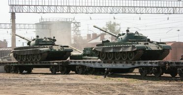 Танки з моря: Росія перекидає бронетехніку через порт Маріуполя, - ризики від нового логістичного вузла