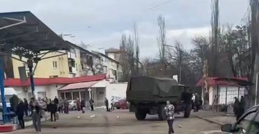 В Донецьку п'яні російські окупанти врізалися у натовп з людьми: є загиблі