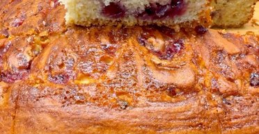 Ніжний і смачний пиріг із варенням: рецепт випічки зі смаком із дитинства