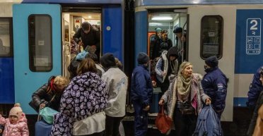 Українські чоловіки більше не зможуть отримати паспорт за кордоном, — Кабмін (документ)