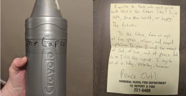 Чоловік відкрив капсулу часу з "посланням Бога" (фото)