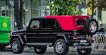 В Киеве заметили уникальный внедорожник Mercedes-Maybach G-Class (фото)