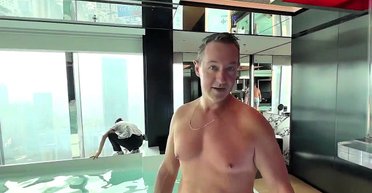 Відпустка обернулася катастрофою: подружжя затопило готель, розважаючись в особистому басейні (відео)