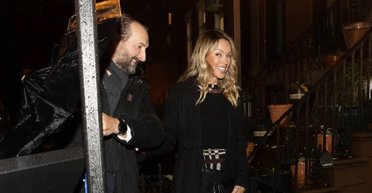 Бывшая жена Кевина Костнера обручилась с его бывшим другом после тяжелого развода