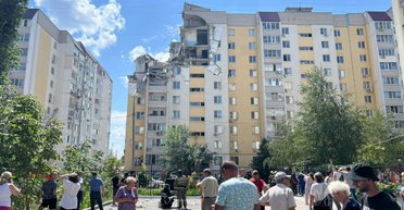 Знесло цілий під'їзд: у Саратові прогримів вибух у багатоповерхівці, є жертви (фото, відео)