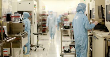 Санкції США не спрацювали: у Китаю з'явилося обладнання для виробництва 7-нм чипів