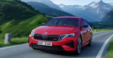 Самая мощная и быстрая Skoda Octavia поступила в продажу: подробности и цены (фото)
