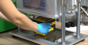 Это прорыв: аккумулятор от украинского стартапа работает 30 лет на отходах (видео)