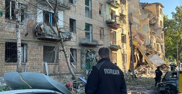 Нічний обстріл Києва: з-під завалів дістали тіла чоловіка і дружини, — поліція (фото)