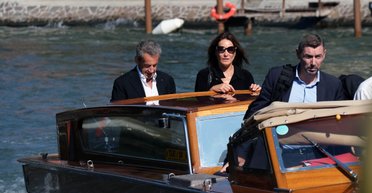 Карла Бруні показала відпочинок з Ніколя Саркозі в Греції (відео)