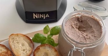 Найкраща намазка для тостів і бутербродів: рецепт паштету з курячої печінки за 30 хвилин