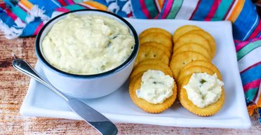 Подойдет для перекуса: как приготовить бутербродную намазку из кабачков