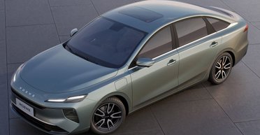 В Китае показали аналог Tesla Model 3 за $12 000 с запасом хода более 500 км (фото)