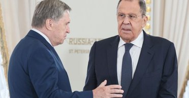 Готовят встречу Путина и Трампа: Лавров и Ушаков вылетают в Саудовскую Аравию, — Песков (видео)