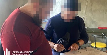 Сотрудник ТЦК Одессы делал мужчин "непригодными" за несколько тысяч долларов: что ему грозит