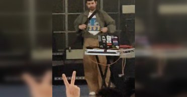 Noize MC выступил в Испании на украинском и в футболке "Азов" (видео)