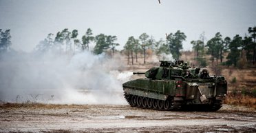 От новых БМП до катеров и дронов. Какую военную помощь пообещала Европа с начала года