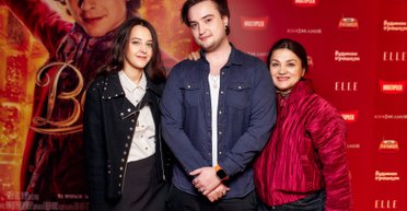 Сын Натальи Сумской и Melovin появились на премьере фильма "Вонка" в Киеве (фоторепортаж)