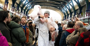 900 лет крови и казней: в Лондоне закрывают старейший рынок в мире (видео)