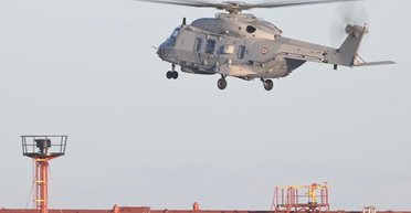 Франция задержала танкер теневого флота РФ: Макрон озвучил детали