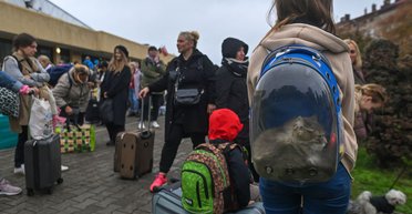 Польша меняет порядок выплат беженцам: неработающие украинцы рискуют остаться без помощи для детей