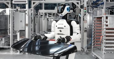 Роботи з ШІ почали збирати BMW: працювали по 10 годин на день із двома вихідними (відео)