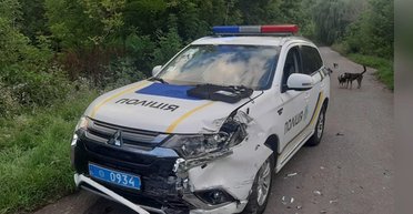 Поки оформляли іншу НП: на Черкащині п'яний водій врізався в авто поліцейського (відео)