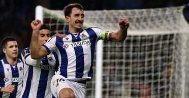 Испанский стыд: на матче с киевским "Динамо" заметили флаг боевиков "ДНР" (видео)