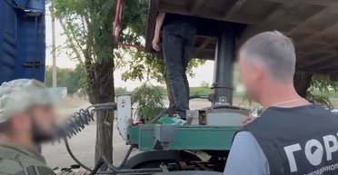 Для "ухилятнів" придумали нову схованку, небезпечну для життя: як їх вивозять за кордон (відео)